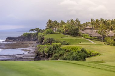Golf sahası gün batımında