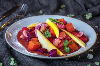 lezzetli meyve salatası