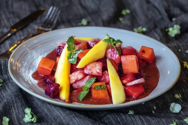 lezzetli meyve salatası