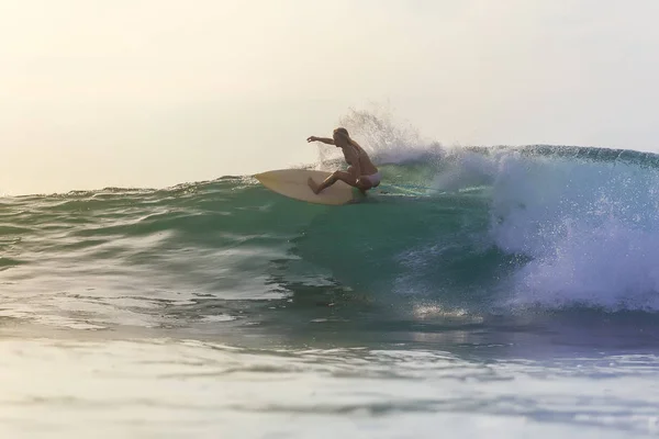 Surfer girl — Stock Photo, Image