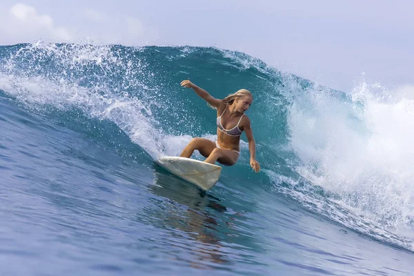 Surfer fille — Photo