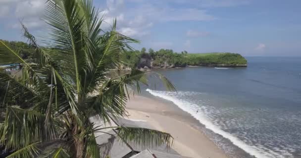 Balangan plajı, Bali, Endonezya 'nın havadan görünüşü — Stok video