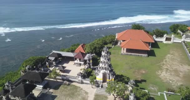 Aerial view of Balinese temple — Stock Video