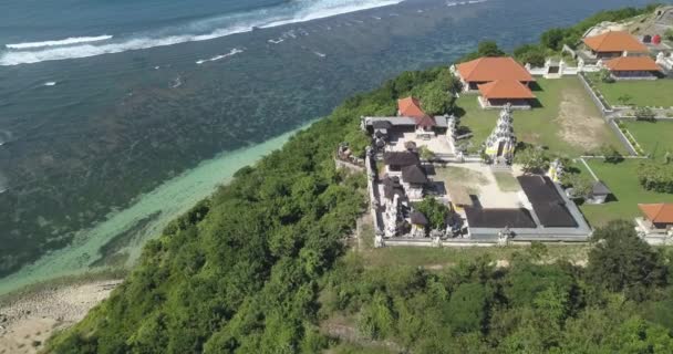 Luchtfoto van Balinese tempel — Stockvideo