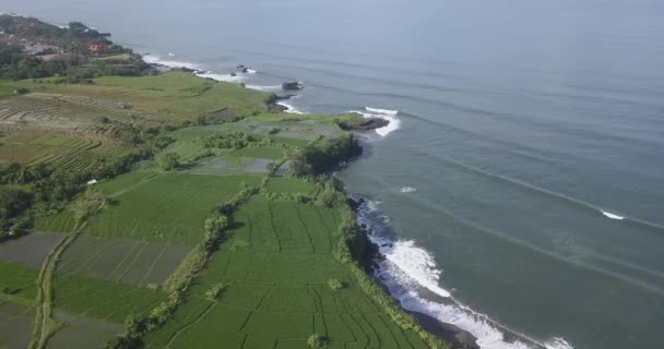 水田と景宗宮海水浴場の空中風景 — ストック動画