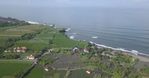 水田と景宗宮海水浴場の空中風景 — ストック動画