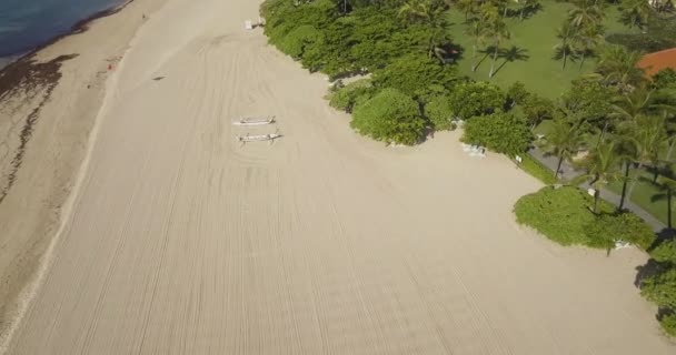 Luchtfoto van het strand van Nusa Dua — Stockvideo