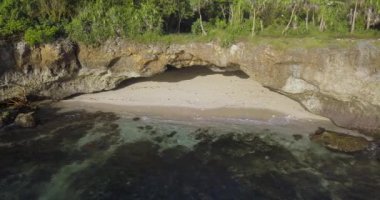 Nusa Dua plajının eryel manzarası