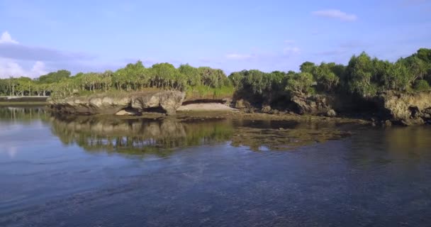 Uitzicht vanuit de lucht op het strand van Nusa Dua — Stockvideo