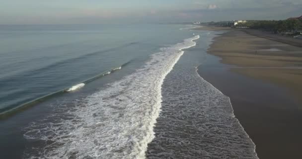 Luftaufnahme vom Strand von Kuta — Stockvideo