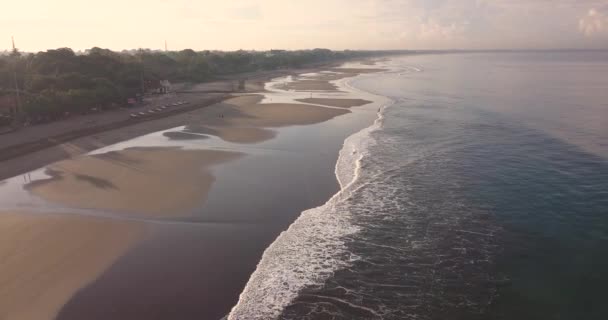 Vista aérea da praia de Kuta — Vídeo de Stock