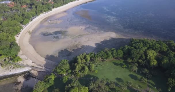 Luchtfoto van het strand van Nusa Dua — Stockvideo