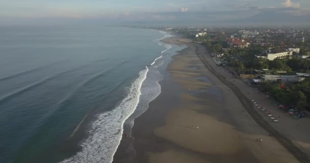 Вид з літака на пляж Кута. — стокове відео