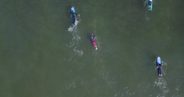 Balangan sahilindeki sörfçülerin hava görüntüsü