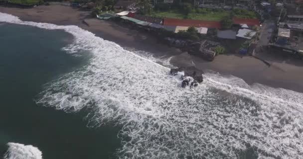 バトゥ・ボロンビーチの空中風景 — ストック動画