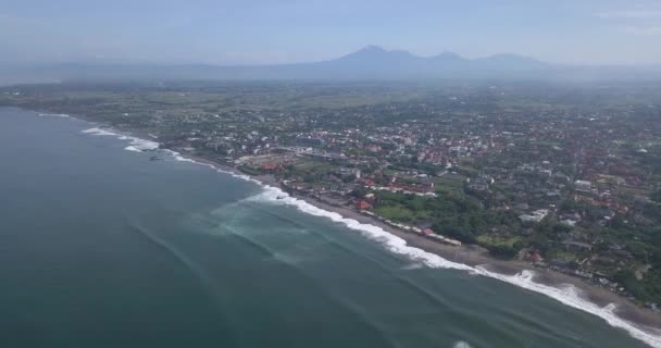 Batu Bolong海滩的空中景观 — 图库视频影像