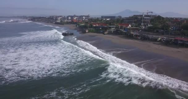 Aerial view of Batu Bolong beach — Stock Video