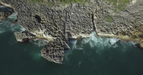 Vista aérea da costa rochosa — Vídeo de Stock