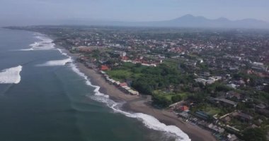 Batu Bolong plajının havadan görünüşü