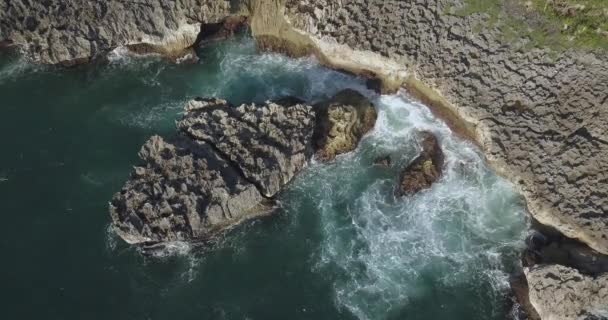 Vue aérienne du littoral rocheux 