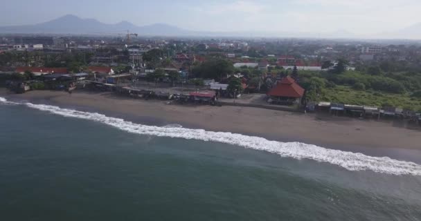 Veduta aerea della spiaggia di Batu Bolong — Video Stock