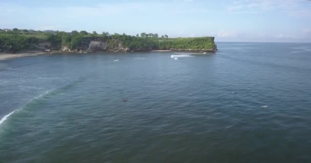 Balanganビーチでのサーファーの空中ビュー — ストック動画