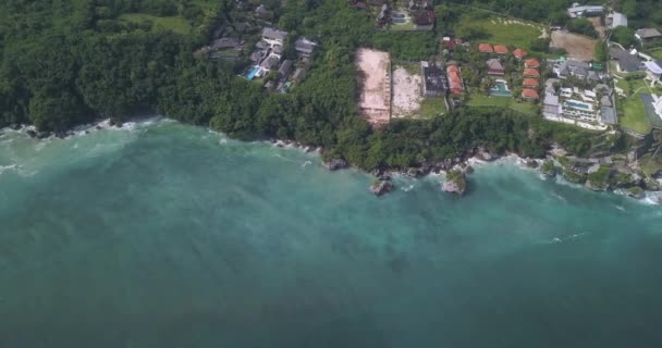 Vue aérienne de la plage d'Uluwatu — Video