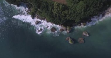 Padang Padang plajının hava görüntüsü.