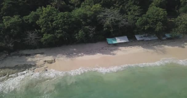 Flygfoto över Thomas stranden, Padang Padang — Stockvideo