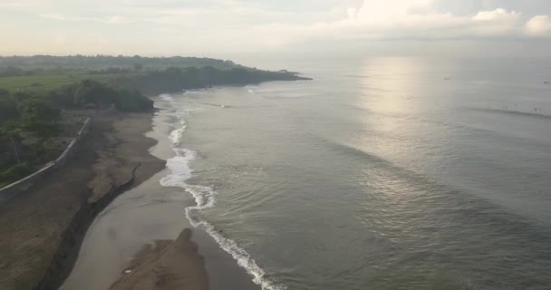 Вид з літака на пляж Кедунгу. — стокове відео