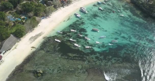 Letecký pohled na ostrov Lembongan — Stock video