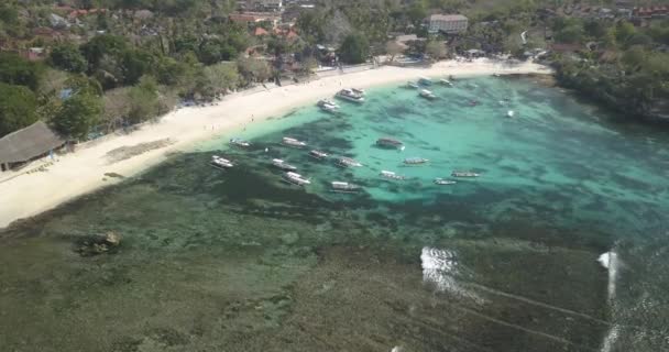 Luftaufnahme vom Strand auf der Insel Lembongan — Stockvideo