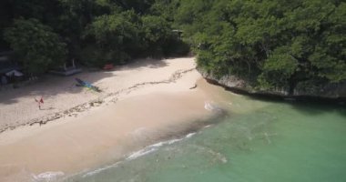 Padang Padang plajının hava görüntüsü.