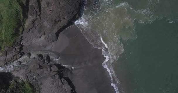 Vista aérea de la costa oceánica — Vídeos de Stock