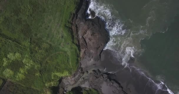 Luchtfoto van de oceaankust — Stockvideo