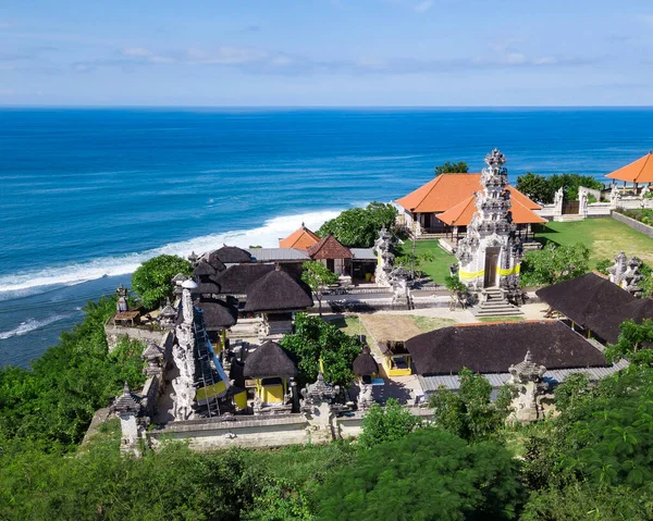 Vista aérea do templo balinês na costa — Fotografia de Stock