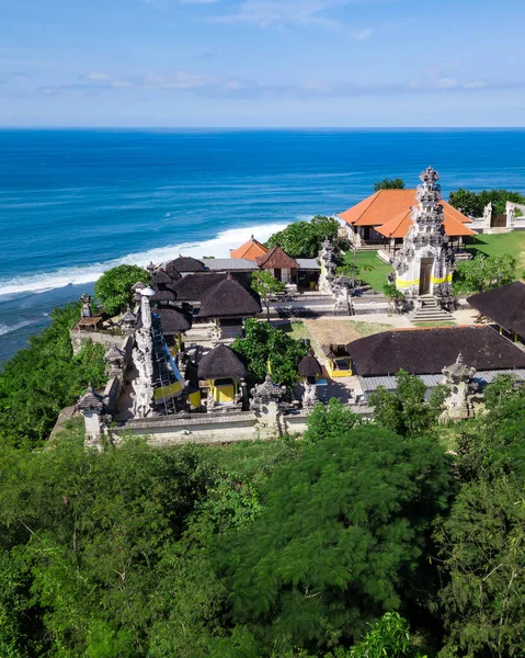 Vista aérea do templo balinês na costa — Fotografia de Stock