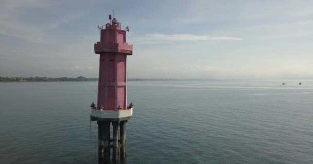 海の中の灯台の空中風景 — ストック動画