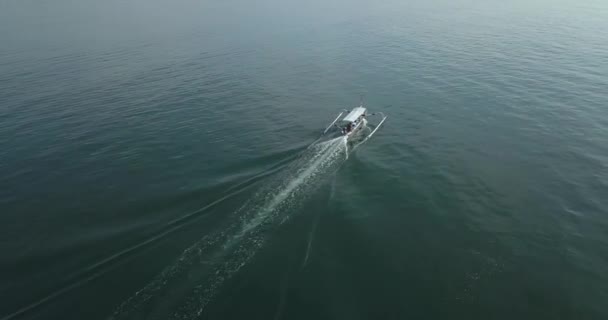 Vue aérienne du bateau Banca — Video