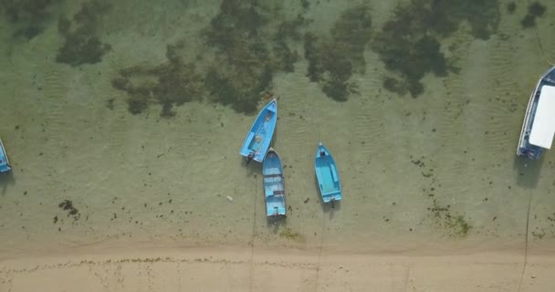 Aerial view of motor boats at Sanur beach — Stock Video