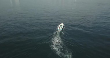 Gezi teknesinin hava görüntüsü