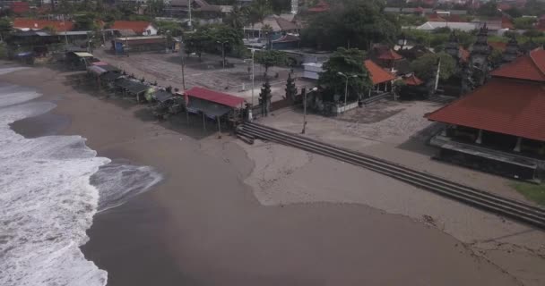 Vue aérienne de la plage de Batu Bolong — Video