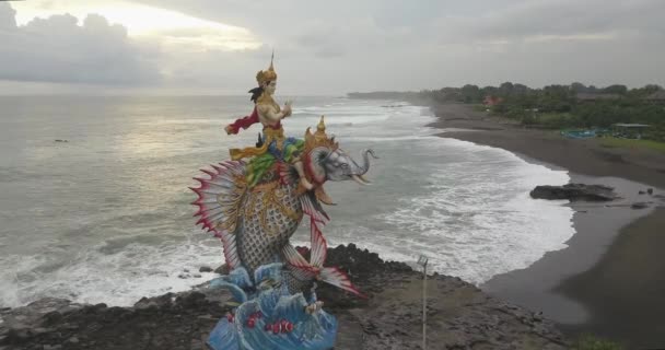 Patung Ikan Stok Video Patung Ikan Rekaman Bebas Royalti Depositphotos