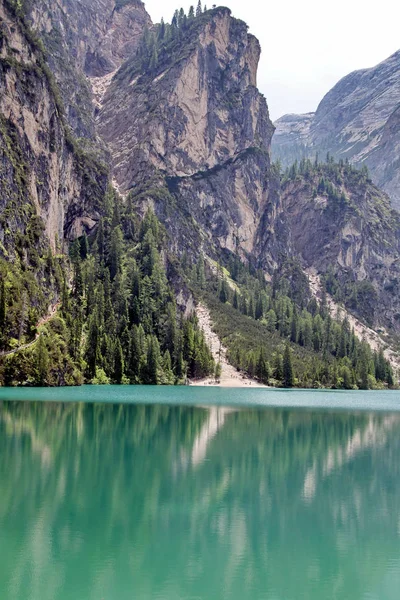 Jezioro Braies, Alpy Dolomitowe, Tyrol Południowy, Włochy — Zdjęcie stockowe