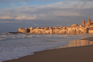 Küçük, sıradan bir kilise. Kecharis Manastırı 'nın karşısında yer almaktadır..