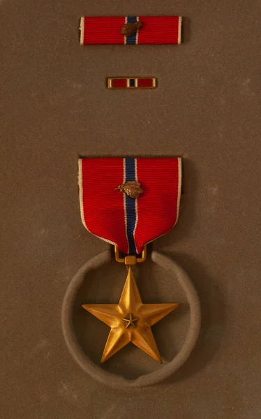 Bronsstjärnan medalj med ek blad kluster — Stockfoto