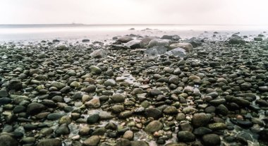 Sisteki Gri Rocky Sahili