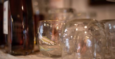 Gökkuşağı Alabalık Tasarımı Olan Whiskey Tumbler