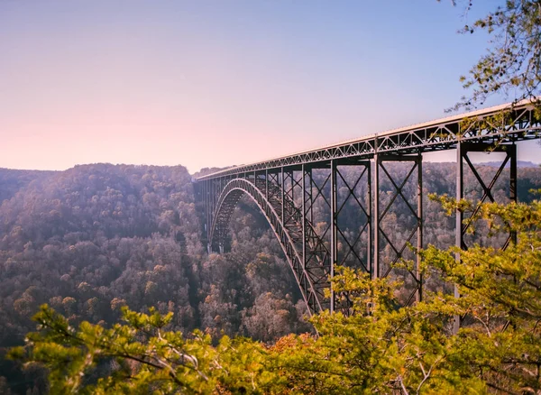 ファイエットビルのニュー川渓谷に架かる大きなアーチ橋｜West Virginia — ストック写真