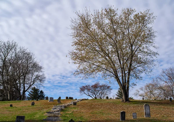 Pasos conducen a través del cementerio Harpers en Harpers Ferry West Virginia — Foto de Stock